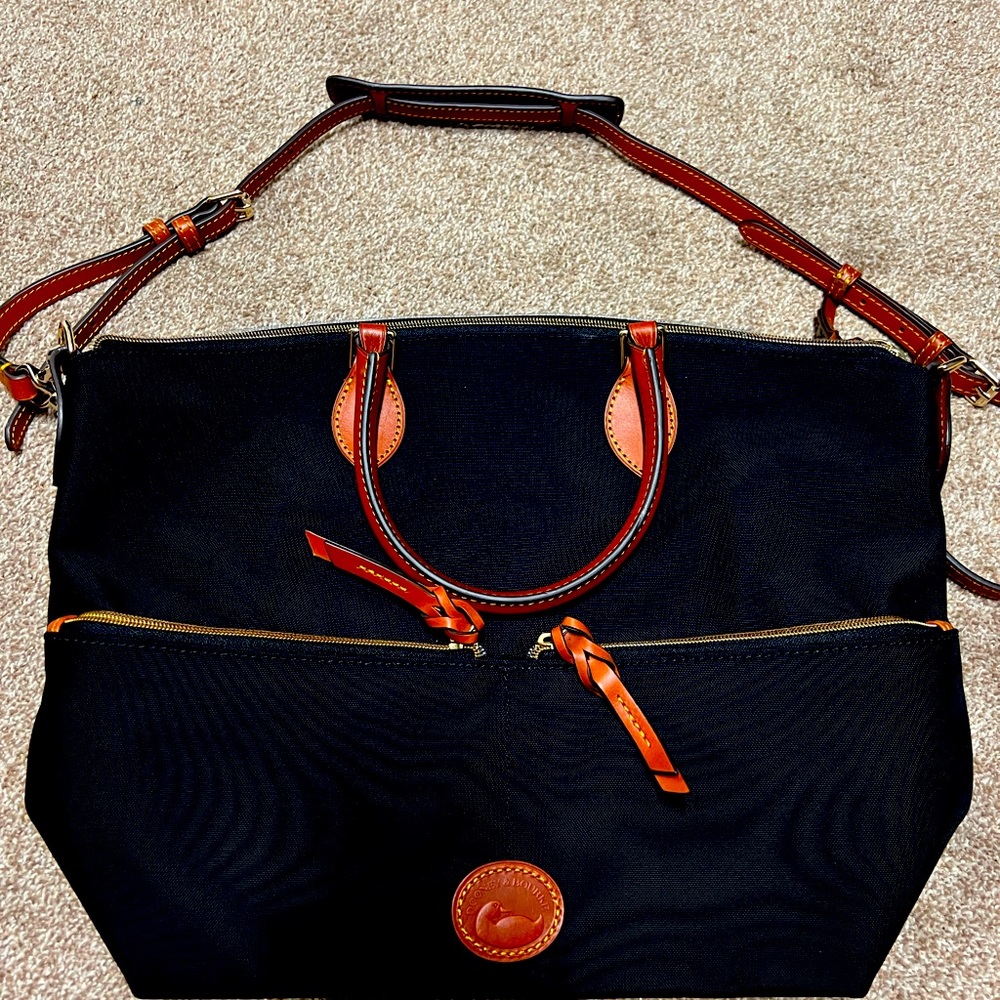 Dooney and Bourne purse brand new !!!